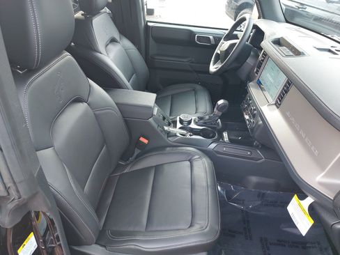 New 2025 Ford Bronco Outer Banks w/ Black Appearance Package image 10