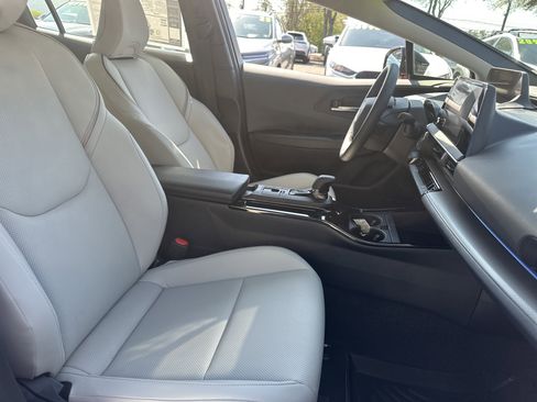 Used 2025 Toyota Prius XLE image 13