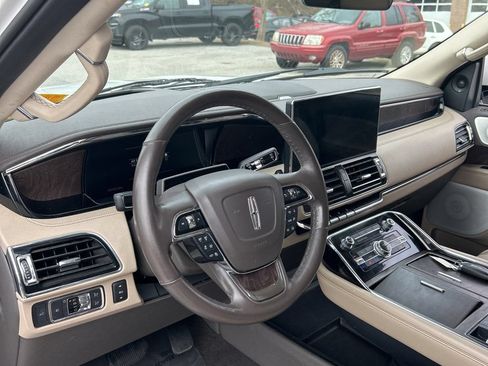 Used 2022 Lincoln Navigator Reserve AWD/4WD image 6