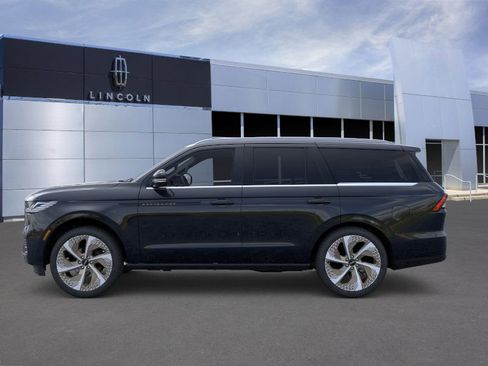New 2026 Lincoln Navigator Black Label AWD/4WD image 3