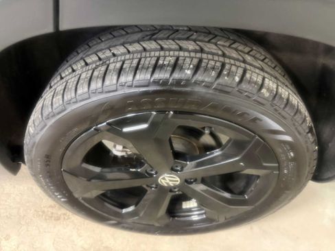 Certified 2025 Volkswagen Taos SEL w/ Black Wheel Plus Package AWD/4WD image 9