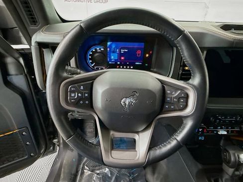 Used 2024 Ford Bronco Badlands image 11