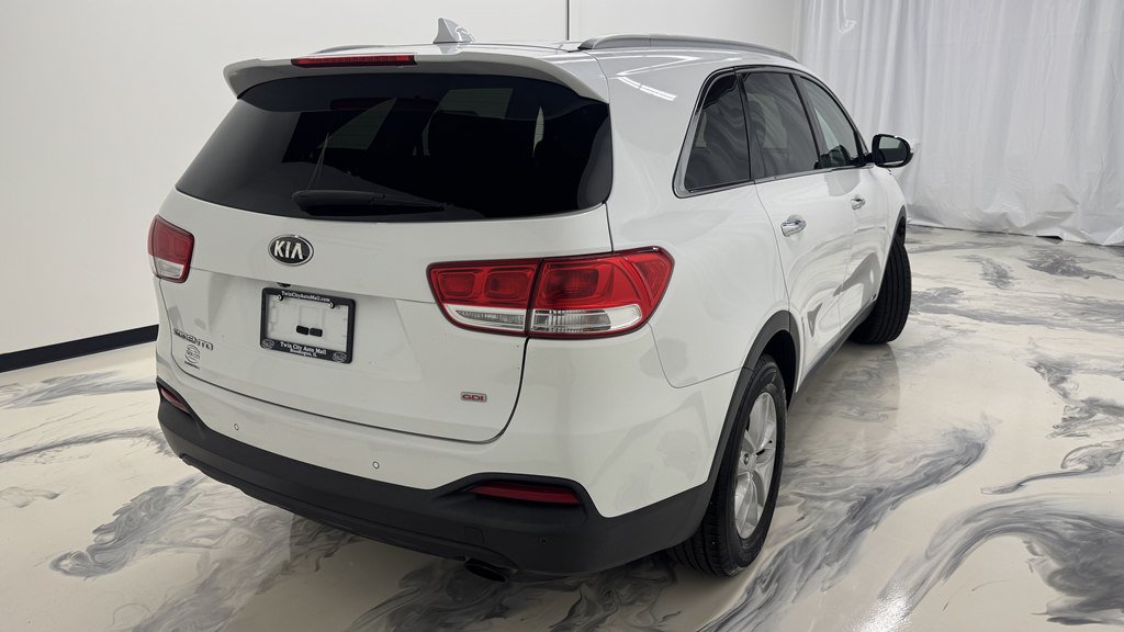 Used 2016 Kia Sorento AWD w/ LX Convenience Package image 8