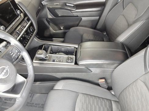 Used 2024 Nissan Pathfinder SV image 18