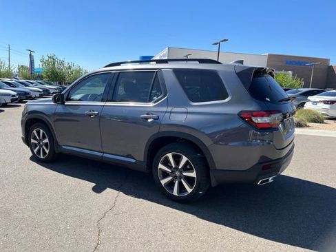 Used 2024 Honda Pilot Touring image 4