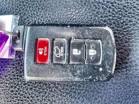 Used 2018 Toyota RAV4 XLE image 21