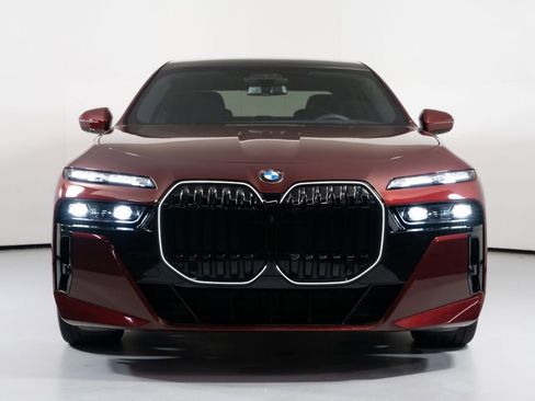 Used 2025 BMW 760i xDrive w/ Executive Package AWD/4WD image 10