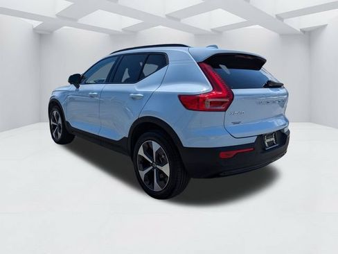 Certified 2026 Volvo XC40 B5 Plus AWD/4WD image 7