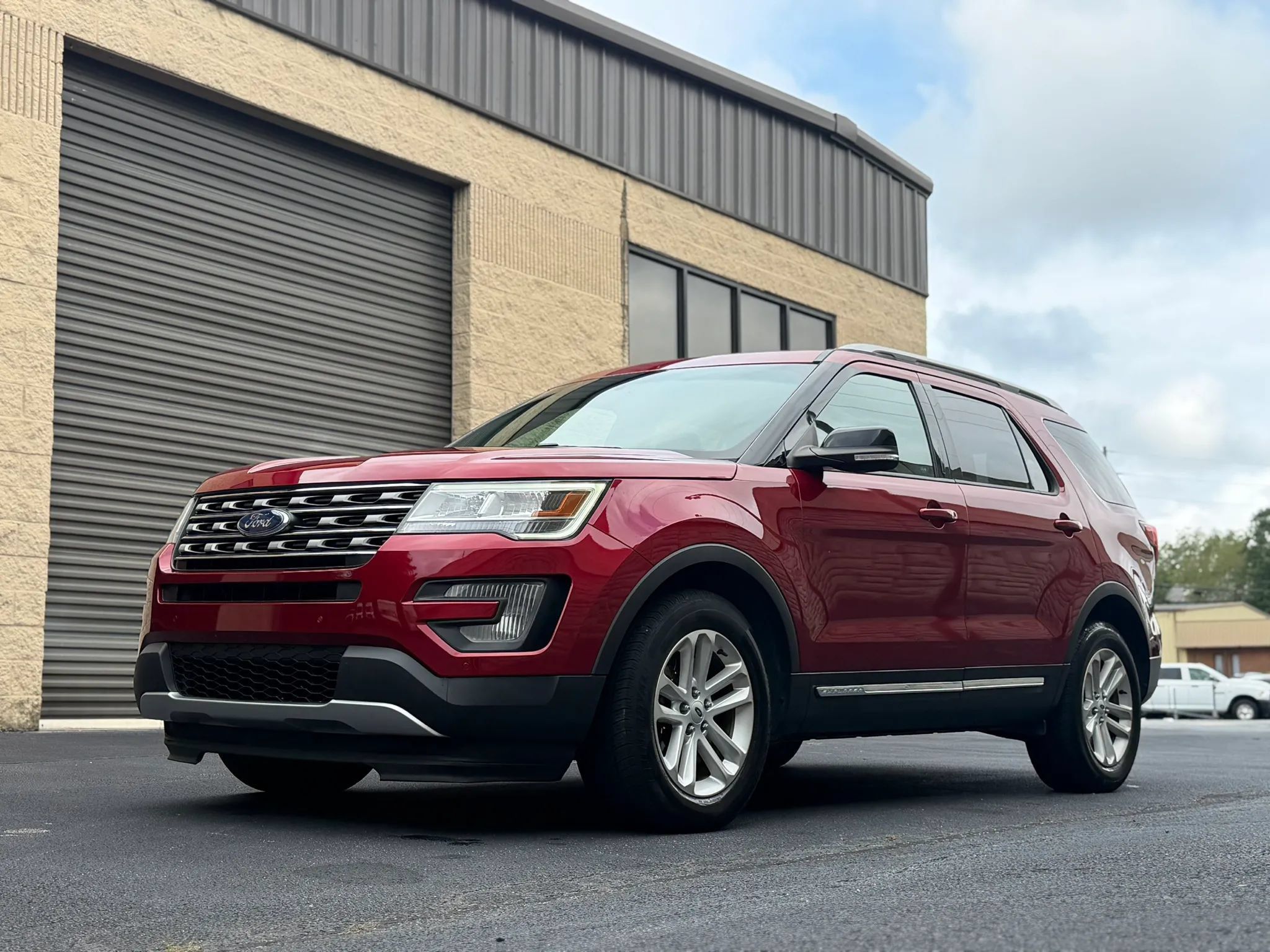 Used 2017 Ford Explorer XLT w/ Equipment Group 202A FWD image 41