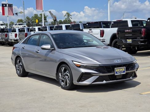 Used 2025 Hyundai Elantra Limited FWD image 31