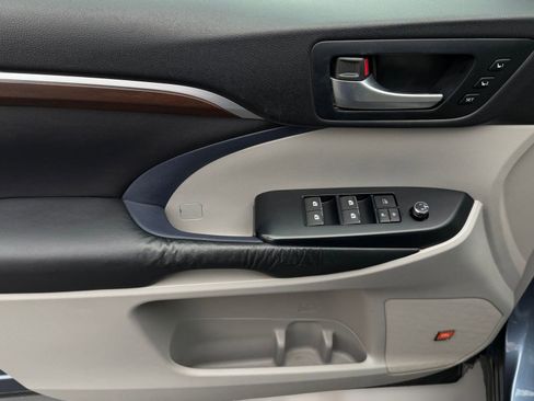 Used 2015 Toyota Highlander Limited Platinum image 12