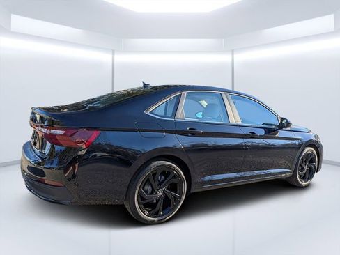 New 2026 Volkswagen Jetta SE FWD image 3