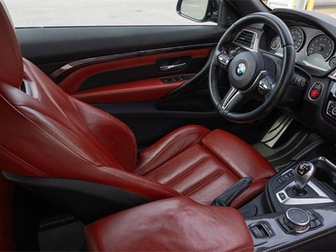 Used 2017 BMW M4 Convertible image 18