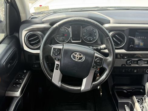 Used 2017 Toyota Tacoma SR5 RWD image 18