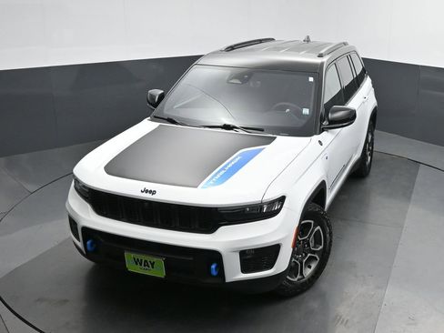 Used 2023 Jeep Grand Cherokee Trailhawk w/ Luxury Tech Group III image 41