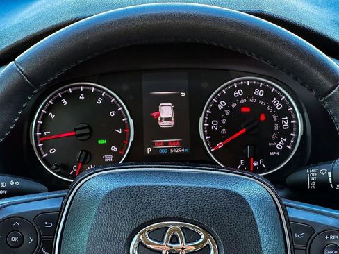 Used 2020 Toyota RAV4 XLE Premium image 22