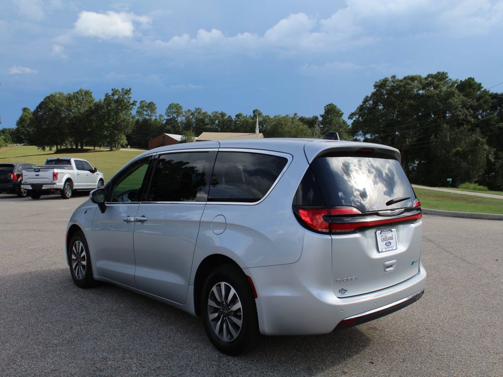 Used 2023 Chrysler Pacifica Touring-L FWD image 9