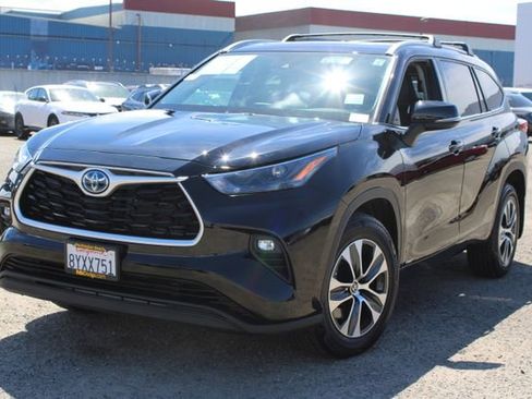Used 2022 Toyota Highlander XLE AWD/4WD image 12