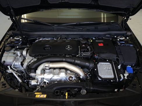 Used 2024 Mercedes-Benz CLA 250 4MATIC image 27