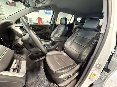 Used 2024 GMC Terrain SLT image 12