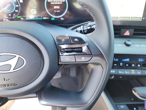 New 2025 Hyundai Elantra Limited image 26