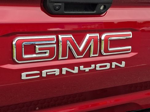 New 2026 GMC Canyon AT4 w/ AT4 Premium Package AWD/4WD image 11