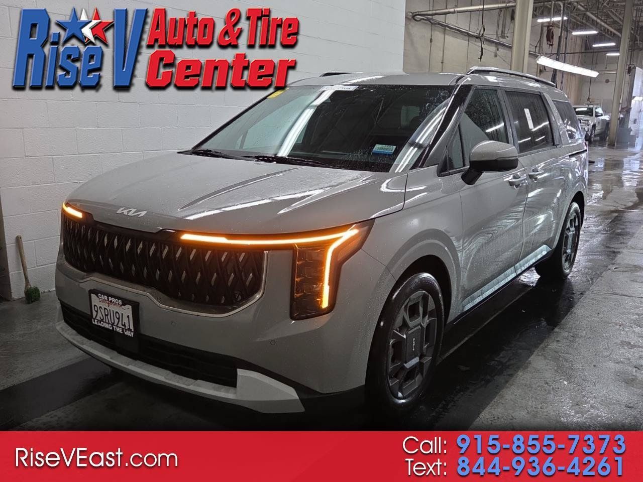 Used 2025 Kia Carnival EX FWD image 1