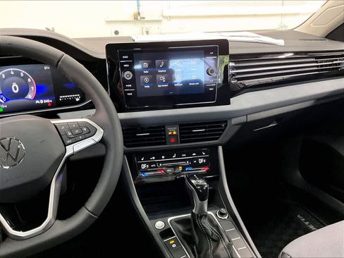 New 2026 Volkswagen Jetta SE image 9