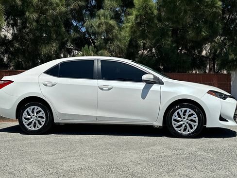 Used 2017 Toyota Corolla LE w/ Carpet Mat Package (TMS) FWD image 3