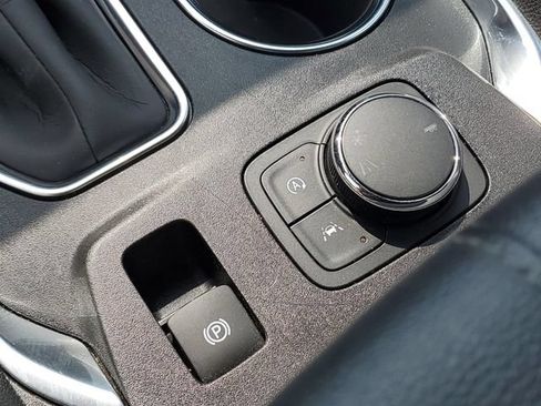 Certified 2023 Chevrolet Traverse LT FWD image 22