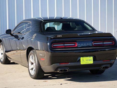 Used 2015 Dodge Challenger SXT image 35