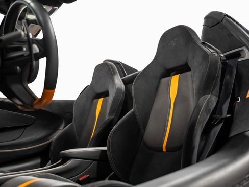 Used 2018 McLaren 570S Spider image 33