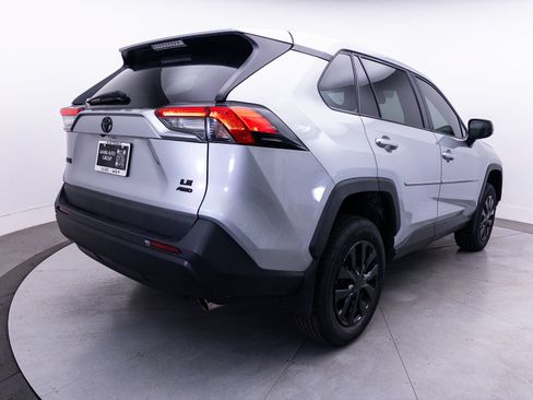 Used 2022 Toyota RAV4 LE AWD/4WD image 14