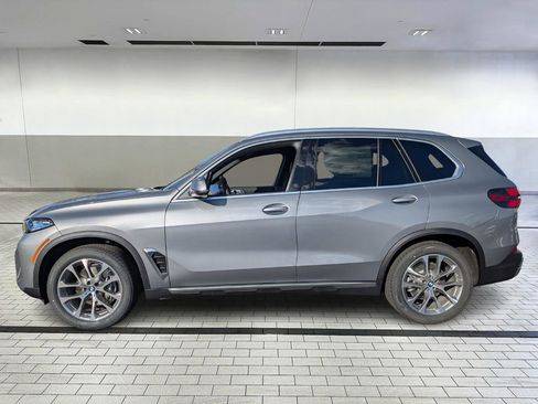 Used 2026 BMW X5 xDrive40i AWD/4WD image 3