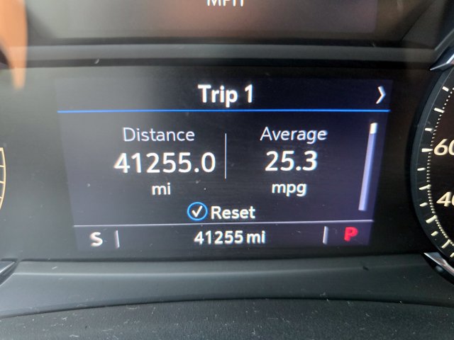Used 2022 Cadillac XT4 Luxury w/ Cold Weather Package FWD image 2