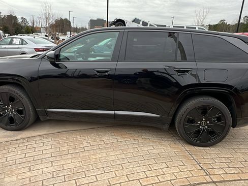 Used 2024 Jeep Wagoneer Launch Edition image 11