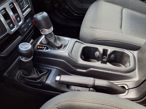 Certified 2020 Jeep Wrangler Sport AWD/4WD image 9