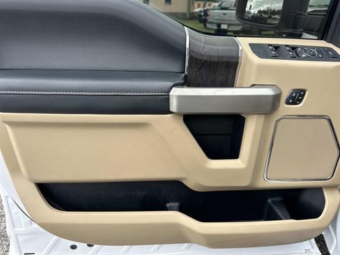 Used 2020 Ford F250 Lariat w/ Lariat Value Package image 11