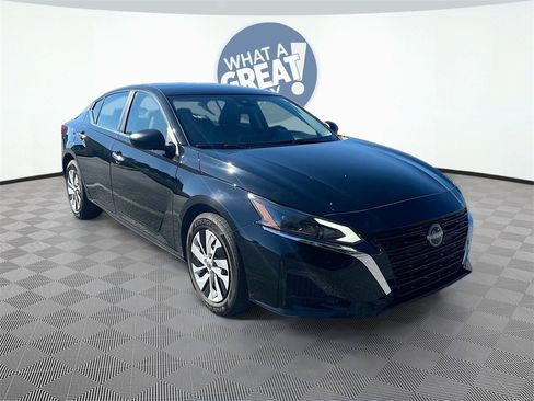 Used 2025 Nissan Altima 2.5 S image 1