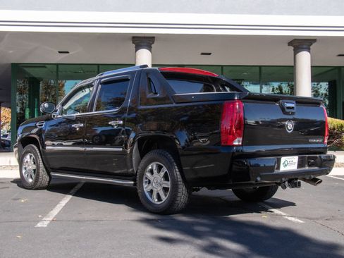 Used 2008 Cadillac Escalade EXT image 5