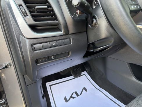 Used 2023 Nissan Rogue SV image 29