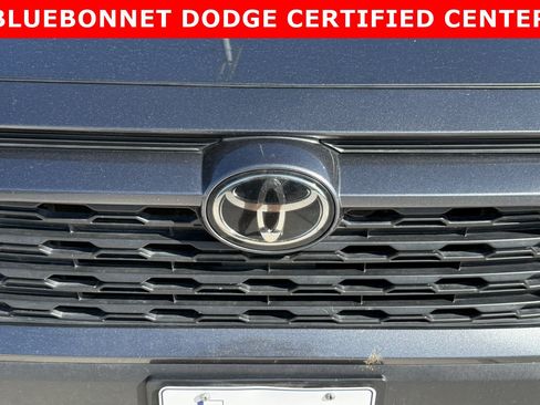 Used 2021 Toyota RAV4 LE FWD image 10