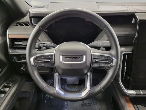 Used 2025 GMC Yukon XL Denali AWD/4WD image 5