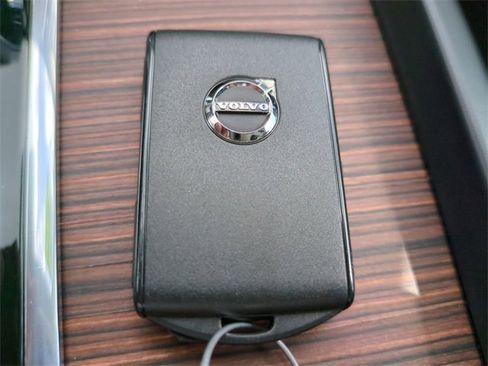 Used 2025 Volvo S60 B5 Plus image 28