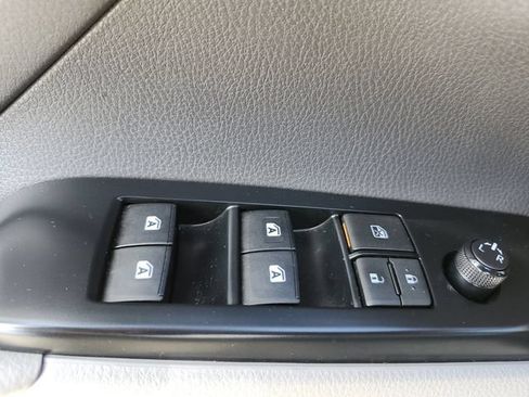 Used 2018 Toyota Camry LE w/ Convenience Package FWD image 22