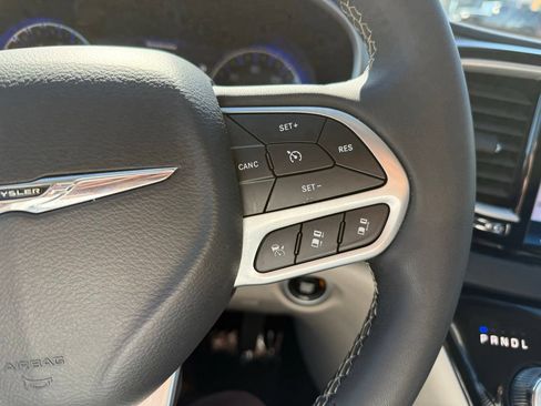 Certified 2023 Chrysler Pacifica Touring-L FWD image 20