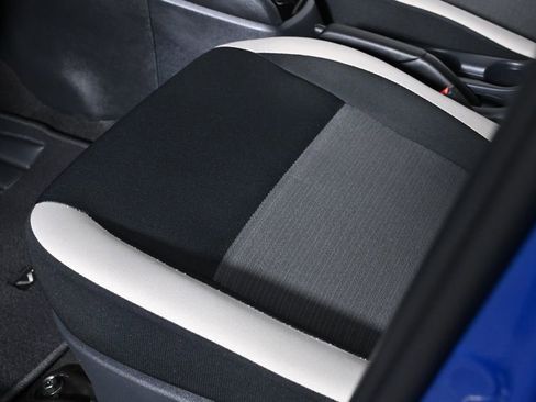 Used 2022 Nissan Versa SV w/ Electronics Package image 21