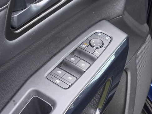 Used 2025 Nissan Pathfinder SV FWD image 23