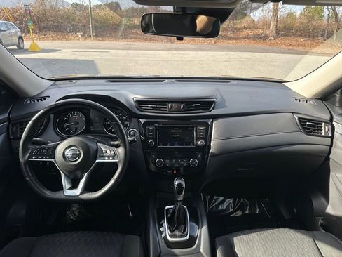 Used 2020 Nissan Rogue SV image 21