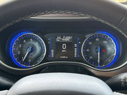 Used 2022 Chrysler Voyager LX FWD image 37